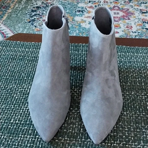 NWOT Clarks Collection Women's Gray Suede Ankle Boots size 9W - Picture 2 of 6